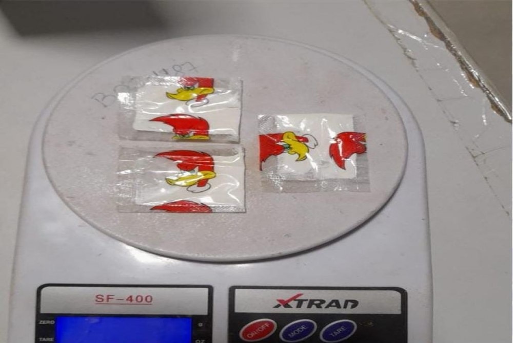 Indiv�duo � detido com coca�na adquirida para mulheres usarem em festa de Trindade