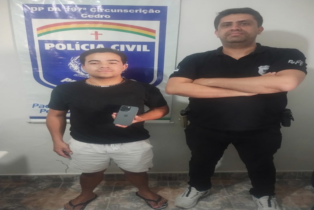 Pol�cia Civil recupera celular furtado durante festa do milho em Cedro e restitui ao dono em Serrita