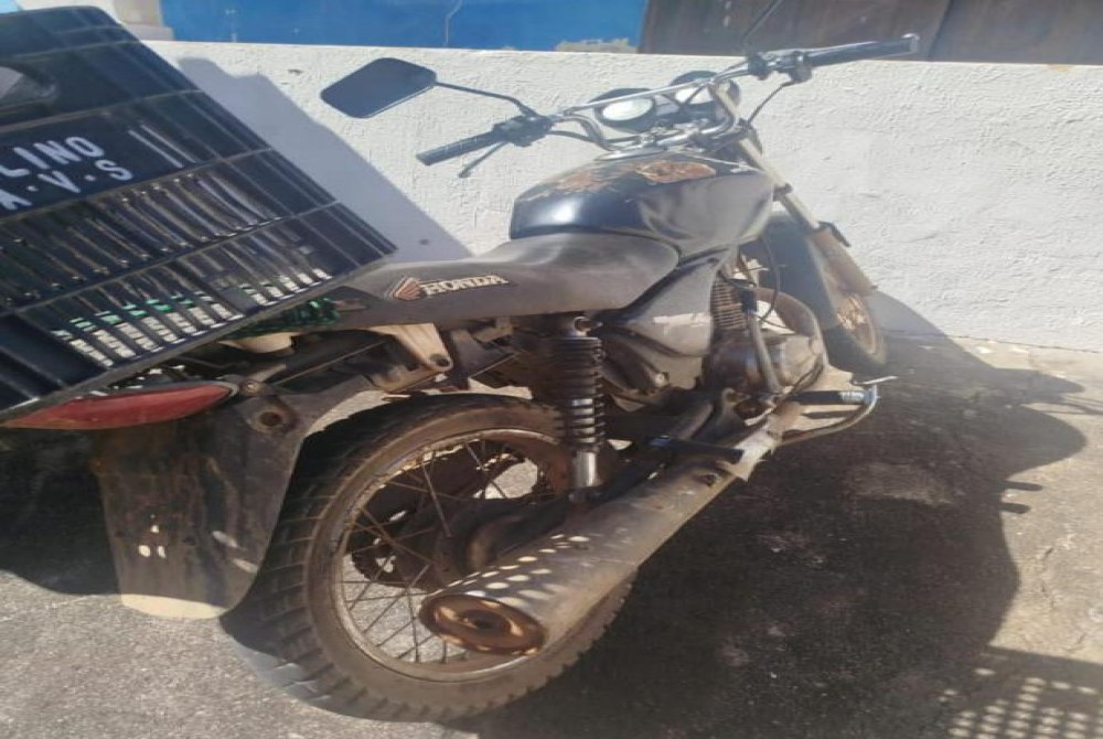 Menor � flagrado com motocicleta adulterada ap�s quase colidir com viatura policial em Parnamirim