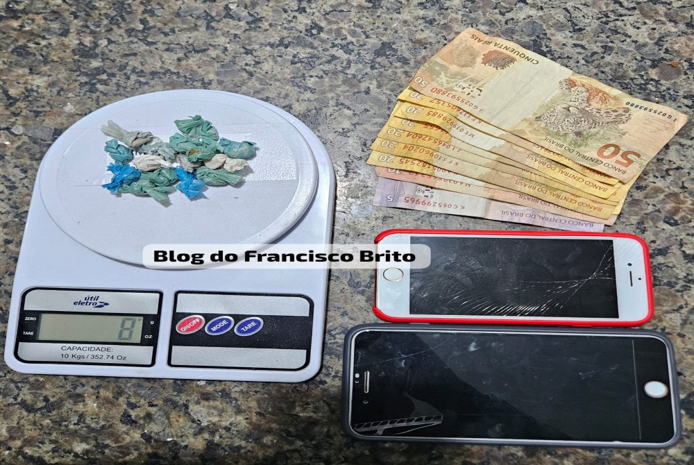 Pol�cia Militar estoura ponto de venda de drogas e prende duas mulheres no bairro S�o Geraldo, em Trindade