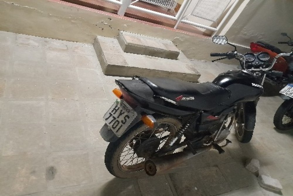 Homem diz ter comprado moto por R$ 4 mil em Morel�ndia ap�s ve�culo ser apreendido pela Pol�cia Militar na PE-507, em Serrita 