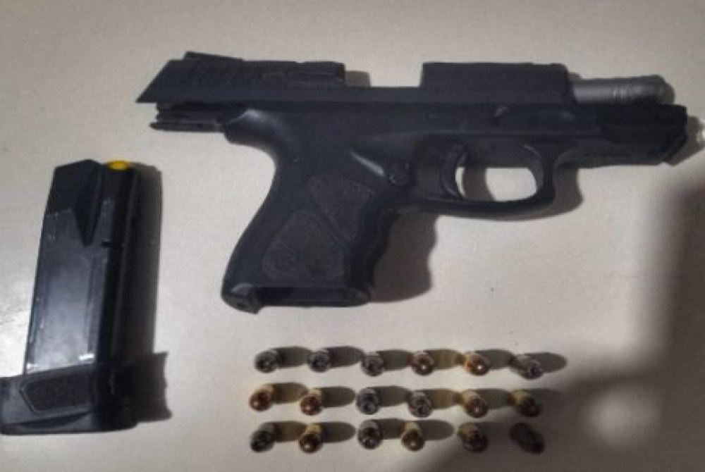 Indiv�duo � baleado durante troca de tiros em Cust�dia, BEPI apreende pistola e muni��es