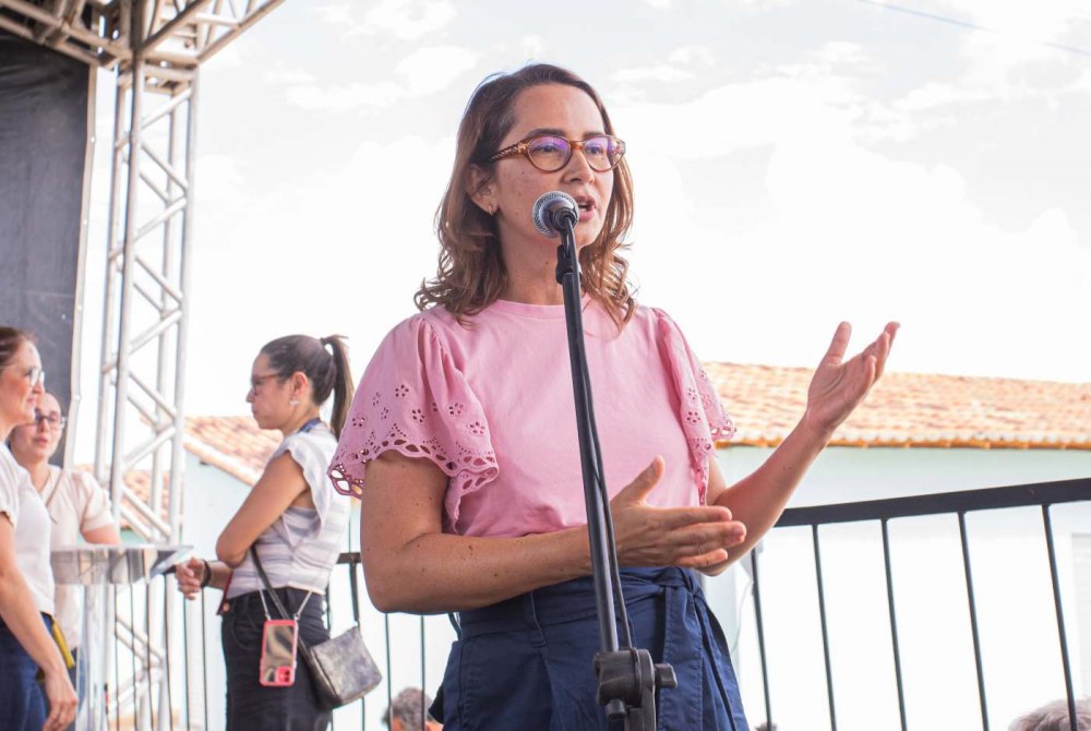 Deputada D�bora Almeida receber� T�tulos de Cidad� em Machados e Belo Jardim - Blog do Francisco Brito 