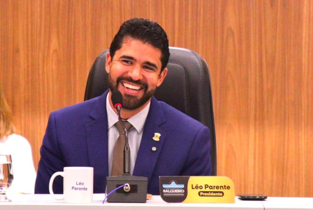 Em vota��o un�nime, L�o Parente � reconduzido � presid�ncia da C�mara de Vereadores de Salgueiro