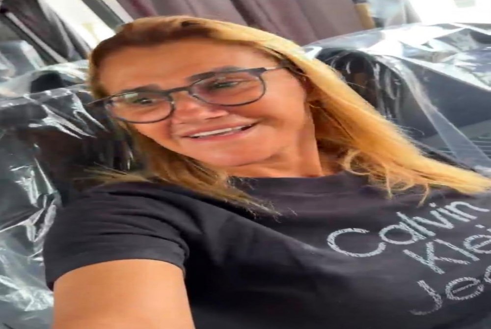 Cedro: Prefeita Riva Bezerra apresenta novo �nibus do TFD e agradece ao deputado Augusto Coutinho