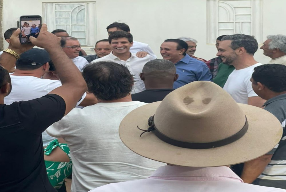 Dr. Bartolomeu recebe Jo�o Campos em Mirandiba e re�ne importantes lideran�as pol�ticas