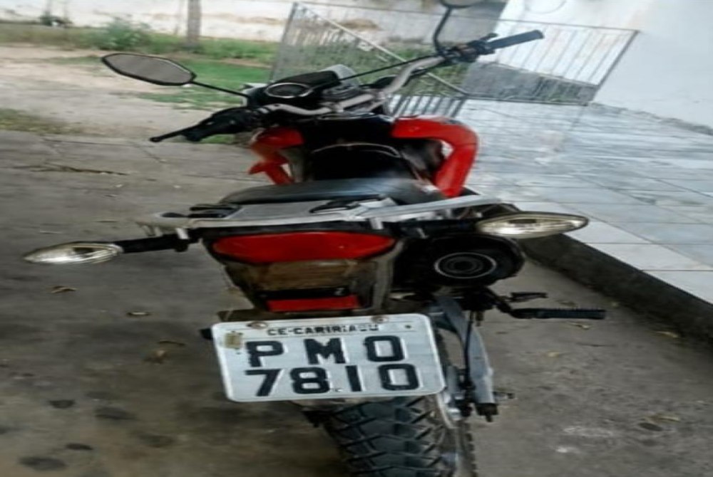 Pol�cia Militar recupera motocicleta com registro de roubo/furto no Centro de Bodoc�