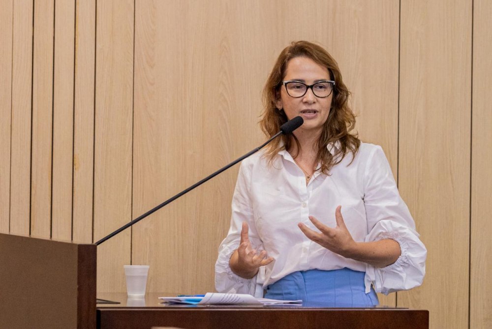 D�bora Almeida comemora lan�amento de ferramenta para ajudar no combate � viol�ncia nos est�dios