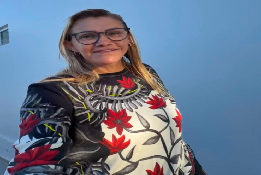 Prefeita Riva Bezerra entrega ambul�ncia do Samu 0 km para a Sa�de do Cedro
