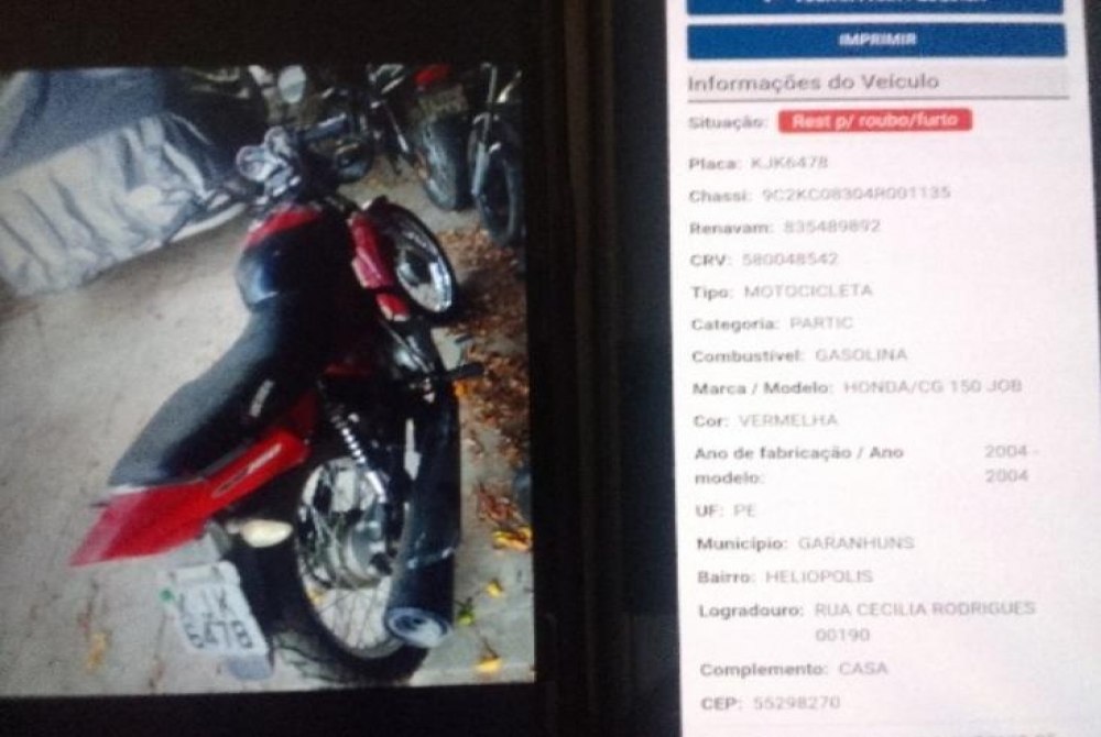 Pol�cia Militar recupera motocicleta com registro de furto abandonada �s margens da BR-116 em Salgueiro