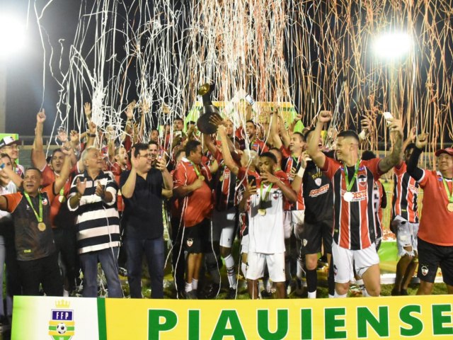 Campeonato Piauiense 2023 Rafael Fonteles entrega taa ao vencedor