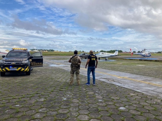 Vdeo: PF apreende avio de igreja evanglica com 290 kg de maconha no PA