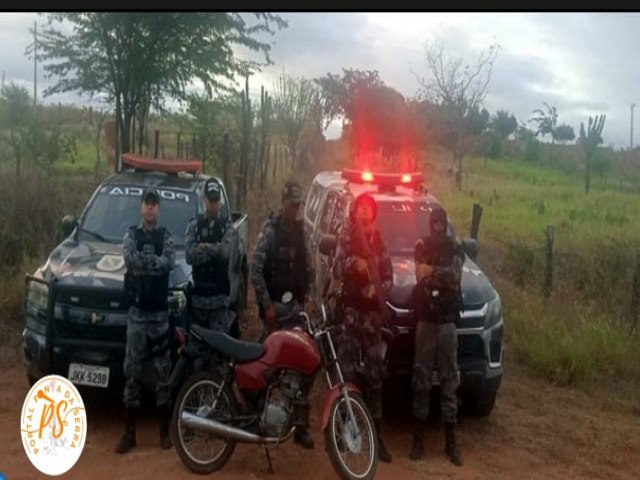 FORA TTICA DO 20 BPM APREENDE MOTOCICLETA ROUBADA DURANTE BARREIRA POLICIAL NA PI 142