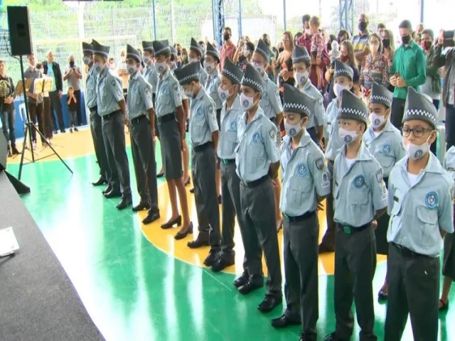 MEC anuncia fim das escolas cvico-militares