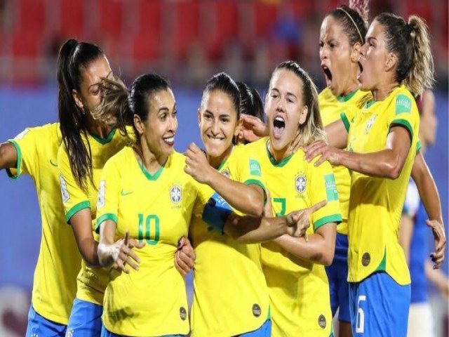 Indito: Governo Lula decide adotar ponto facultativo nos jogos da seleo na Copa feminina