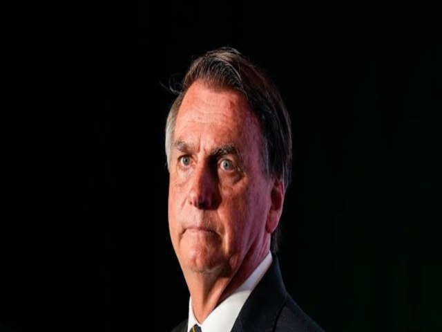 Bolsonaro  internado para exames de rotina, diz advogado