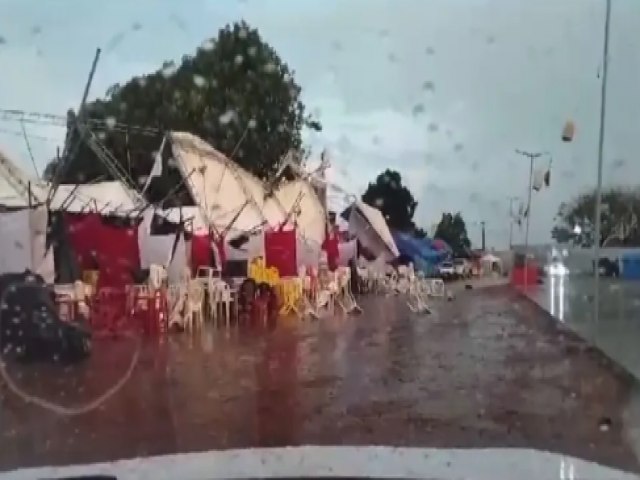 Em tempo de calor, chuva causa destruio em Baixa Grande do Ribeiro