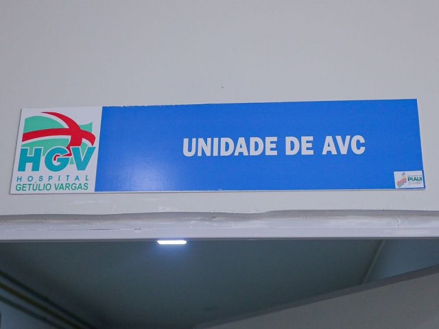 Governador visita unidade especializada em AVC no HGV e anuncia atendimento para casos de infarto.