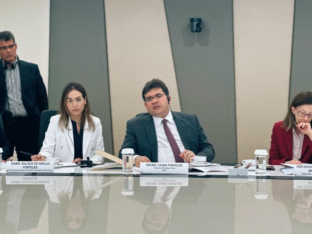 Em reunio no Instituto de Educao Tcnica do pas, Rafael Fonteles conheceu experincias e buscou parcerias.