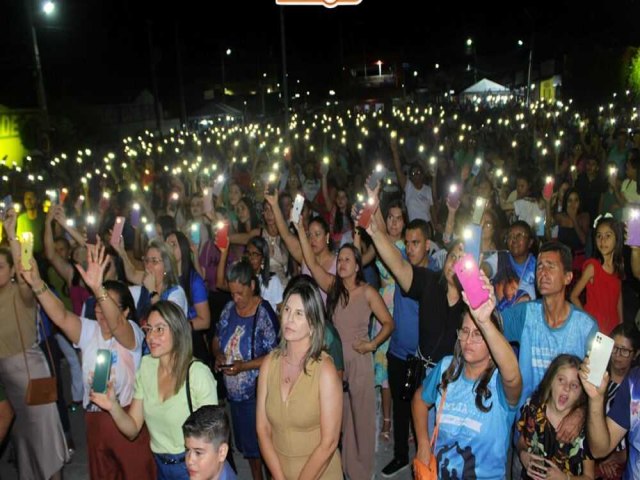 Parquia de Padre Marcos sedia I Romaria da Famlia do Zonal VII com missa e show de Aline Brasil e rene multido de fiis