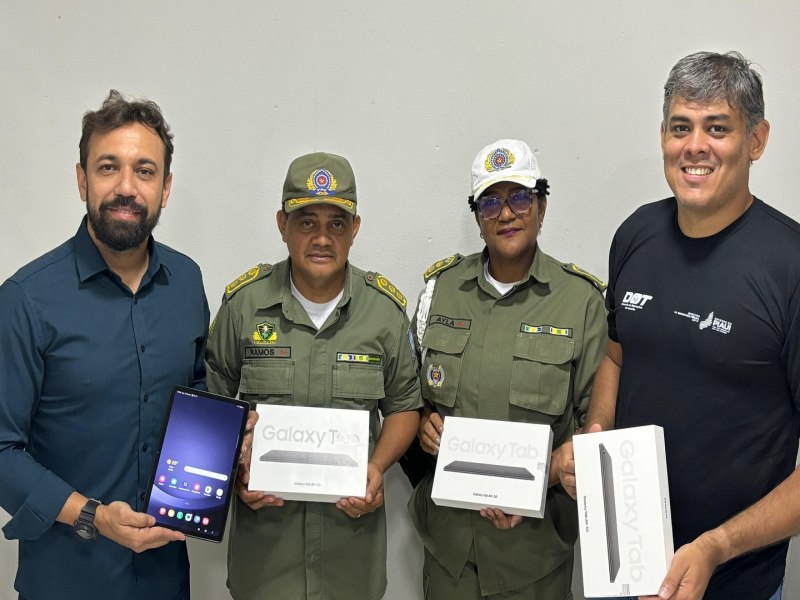 A Secretaria de Segurana Pblica, por meio da Diretoria de Operaes de Trnsito (DOT), entregou novos tablets  Polcia Militar do Piau.