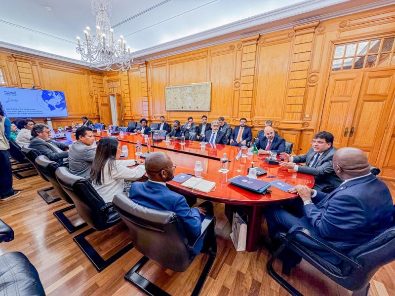 Governador apresenta programa Sade Digital em reunio da Comunidade de Pases de Lngua Portuguesa O encontro reuniu representantes dos pases-membros para apresentar projetos inovadores e promover cooperaes tcnicas entre as naes.