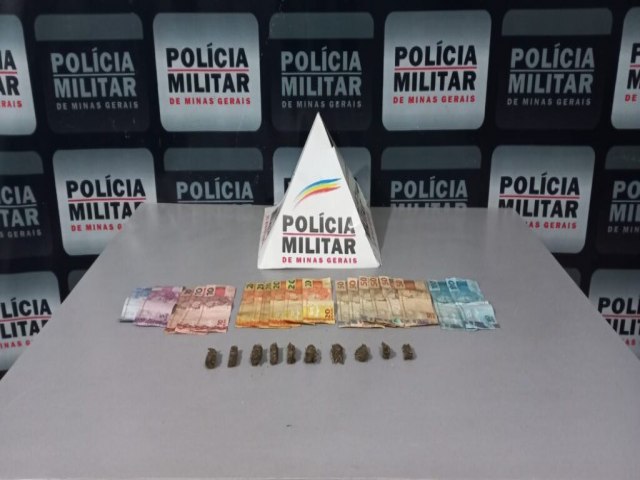Divino - PM prende menor infrator por tráfico de drogas durante operação policial