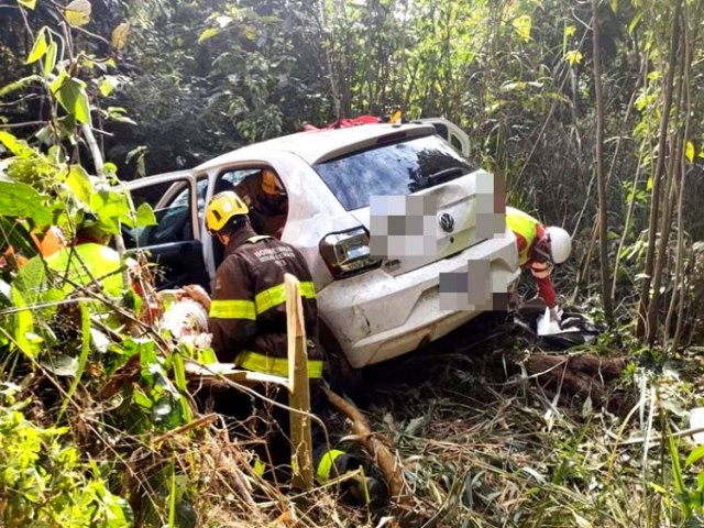 Acidente envolvendo veculo da Prefeitura de Vieiras prximo a Manhuau, resulta em uma vtima fatal