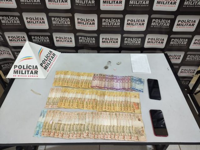 Muria - PM age rpido e dois homens so detidos com drogas e mais de R$ 3 mil em dinheiro