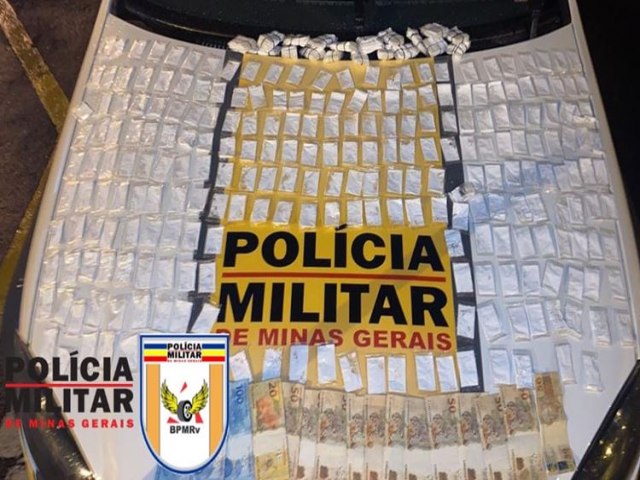 Muria - Homem  preso pela Polcia Militar Rodoviria com 800 papelotes de cocana no Divisrio