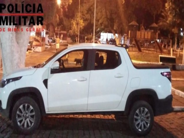 Tombos - PM recupera veículo furtado na cidade de Niterói