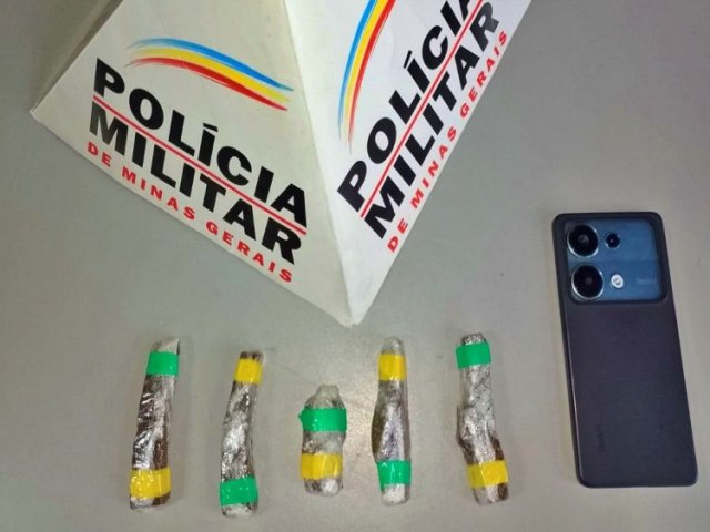 Eugenpolis-MG: Servidor de Porcincula-RJ  preso com drogas dentro de carro da Prefeitura durante blitz em Eugenpolis 