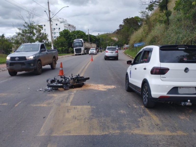 Muria-MG: Motociclista fica ferido aps acidente no permetro urbano da BR-356