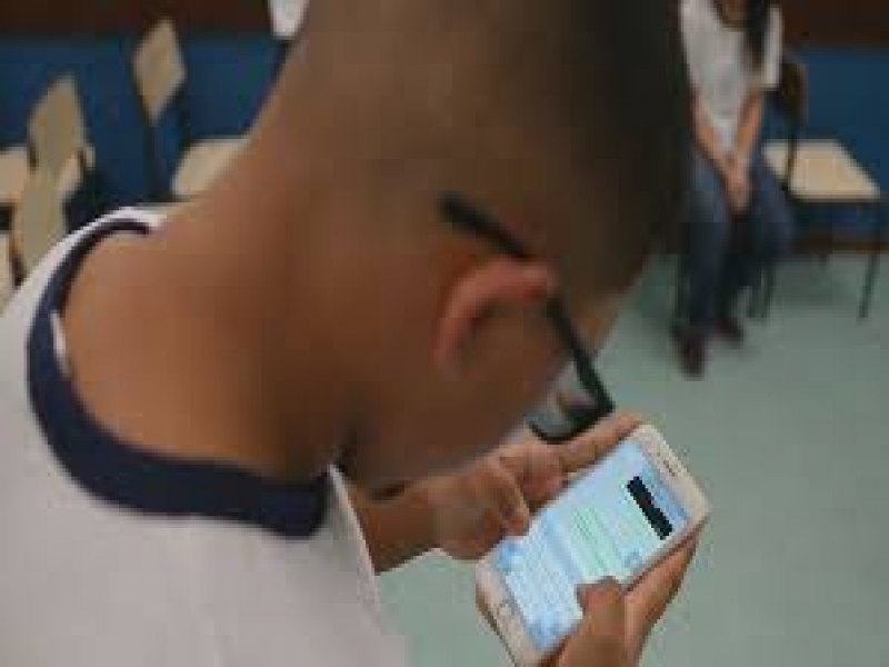 Comisso da Cmara aprova projeto que probe o uso de celular em escolas pblicas e privadas