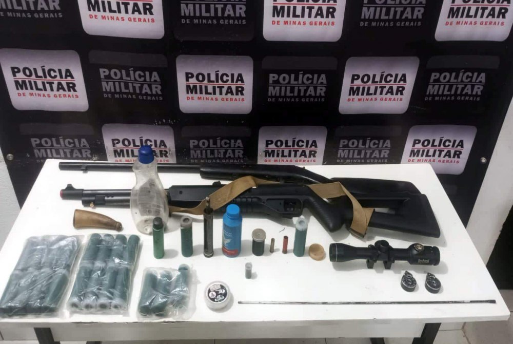 Homem � preso por posse ilegal de arma, tr�fico de drogas e com aves silvestres em cativeiro