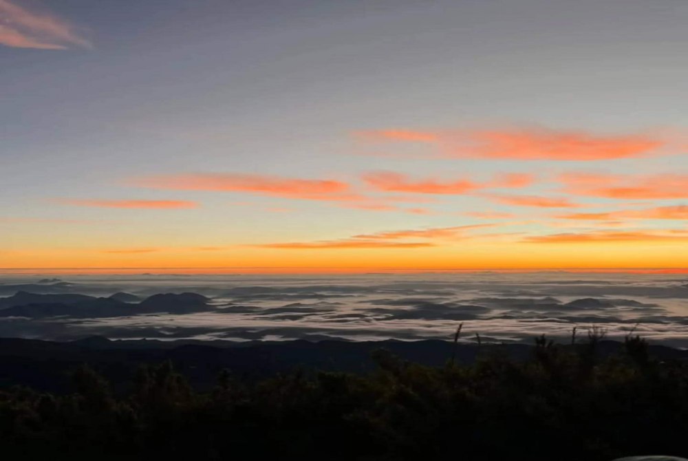 Homem � resgatado ap�s queda no Pico da Bandeira, em Alto Capara�