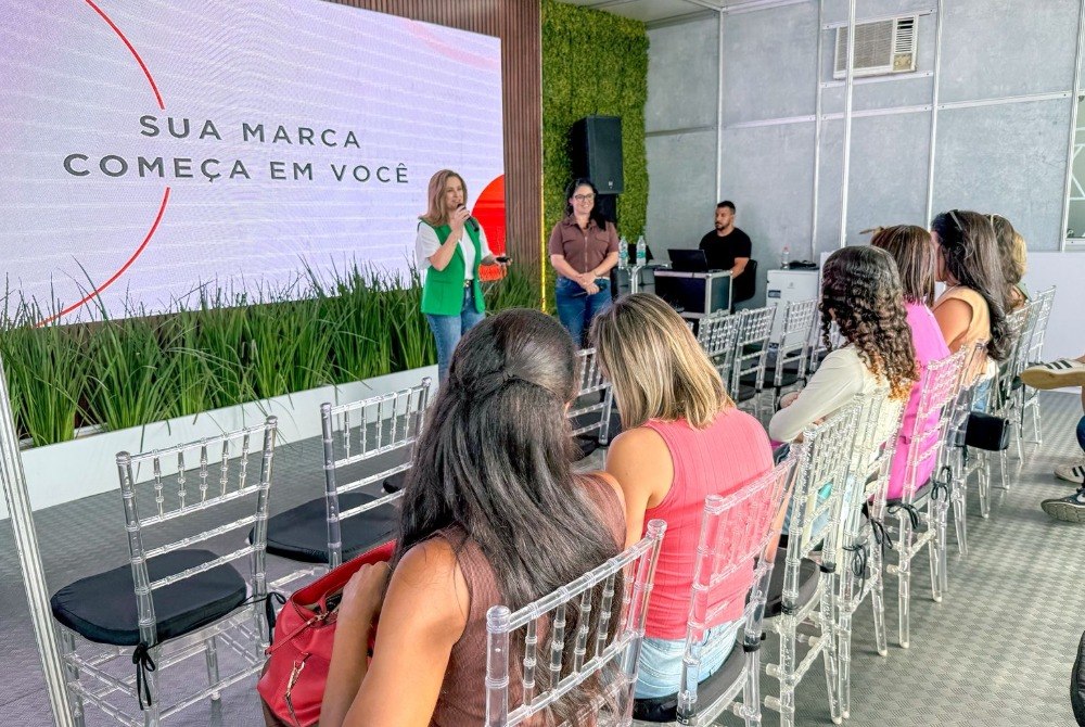 Sala de Neg�cios re�ne mulheres empreendedoras e leva conhecimento estrat�gico ao �ltimo dia da FEAGRO Muria� 2026 