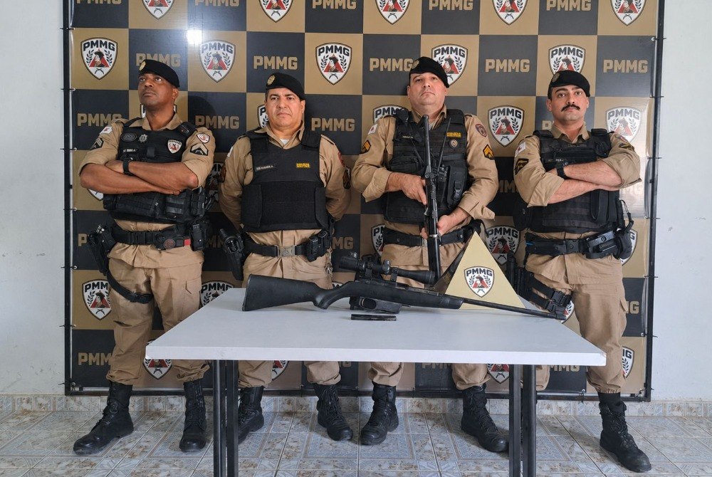 Divino-MG: PMMG apreende rifle com luneta ap�s den�ncias de disparos na zona rural