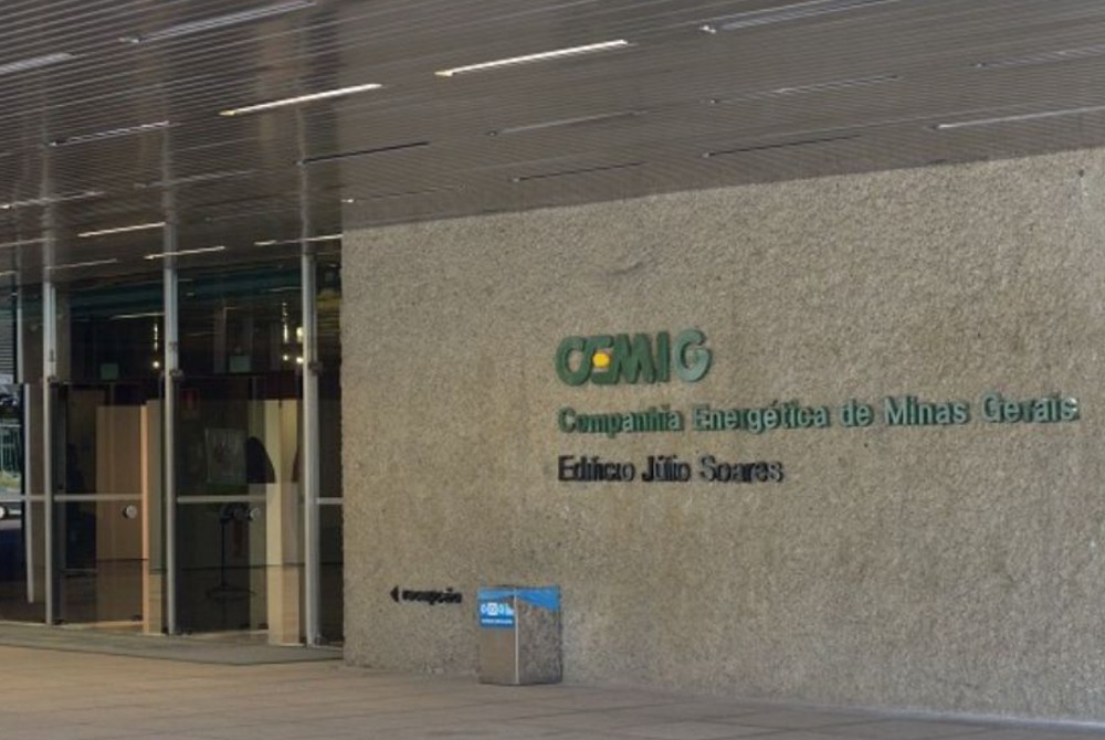 Moradores de Divino/MG e regi�o relatam mais de 12 quedas de energia em um �nico dia; Cemig atribui problema a rompimento de cabo em Fervedouro
