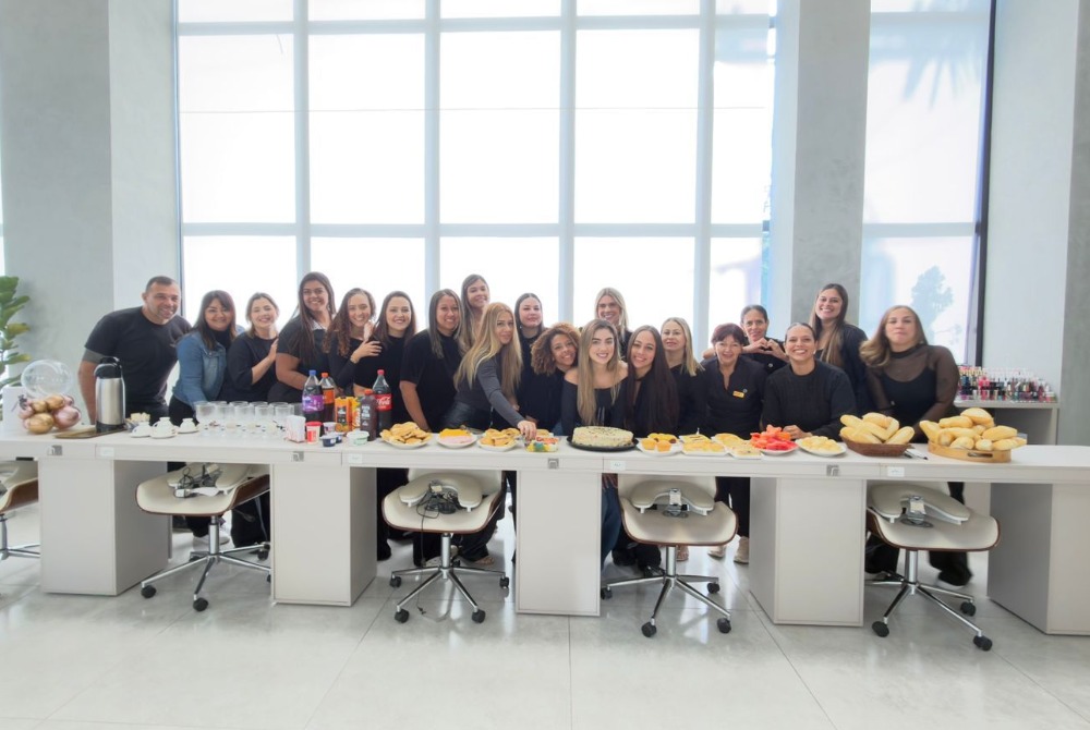 Imagem da Not&iacute;cia Celebra��o e Reconhecimento: Equipe G�es Experience Brinda � Vida da CEO Estephany G�es