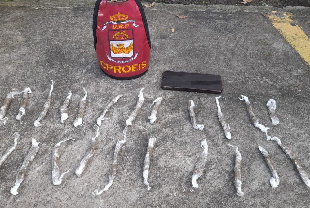 Homem pula de segundo andar e foge da PM ap�s ser flagrado com drogas na Praia dos Anjos