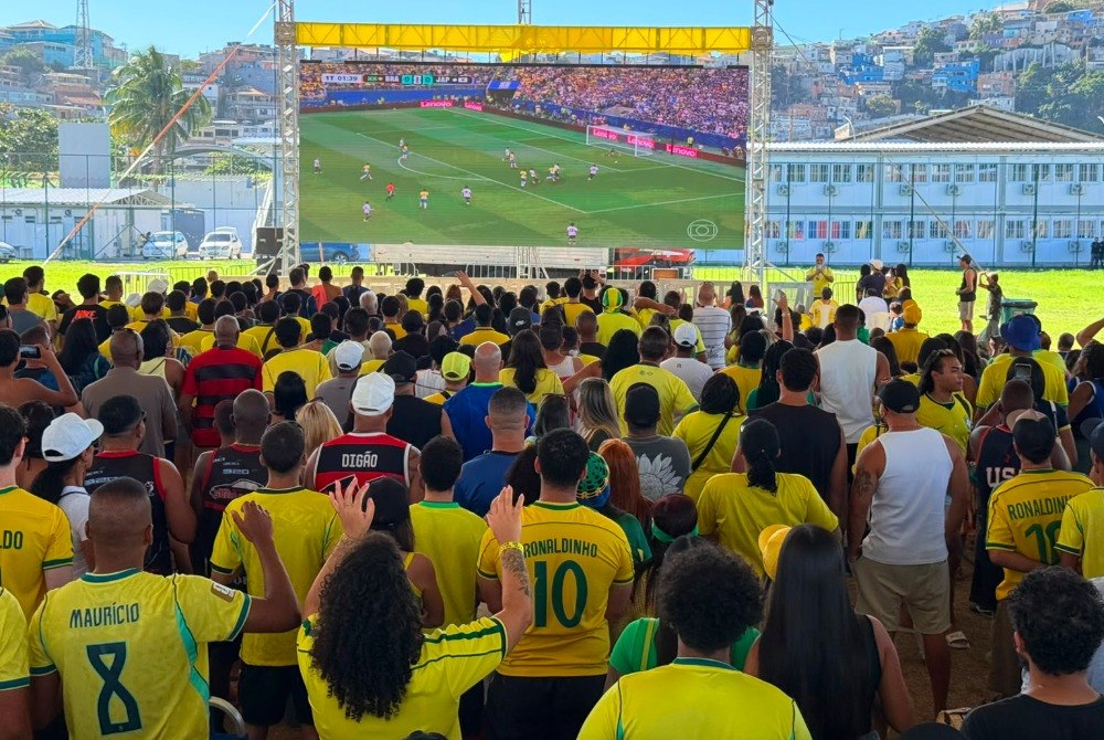 Imagem da Not&iacute;cia Arraial Fan Fest re�ne grande p�blico e comemora classifica��o do Brasil para as oitavas
