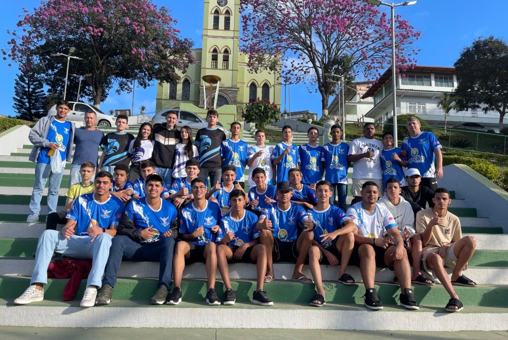 Alunos da Escola Estadual Melo Viana representam Divino na etapa regional do JEMG em Vi�osa