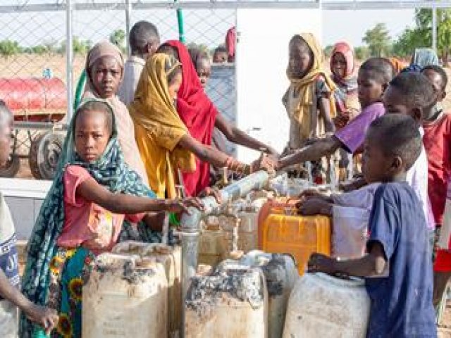 ONU alerta para crise de fome no Sudo e pede ajuda humanitria urgente. Conflitos impedem assistncia, com 18 milhes em fome aguda e 3,6 milhes de crianas desnutridas. Ajude agora!