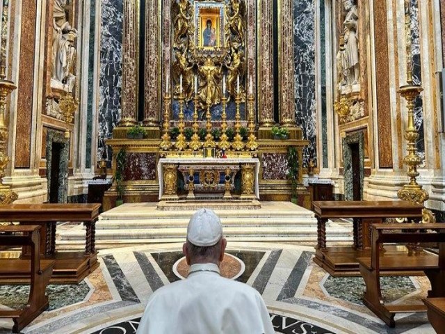 Festa da Imaculada, o Papa doar a Rosa de Ouro para a Salus Populi Romani