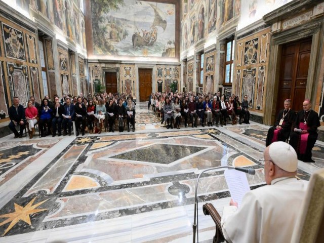 O Papa: para ns, comunicar  no se render  cultura da agresso e da difamao