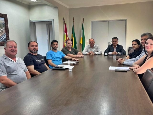 Equipe de transio realiza reunio com direo do Hospital