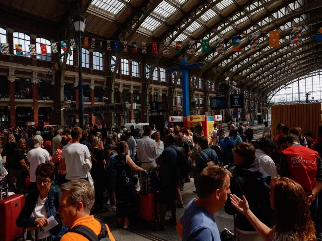 Ataques coordenados afetam trens de alta velocidade na Frana no dia da abertura dos Jogos de Paris