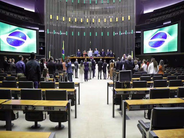 Pelo menos 60 deputados federais vo concorrer a prefeituras nas eleies de 2024