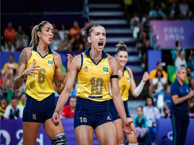 SEMIFINAL! Brasil atropela Repblica Dominicana e est na briga por medalhas no vlei